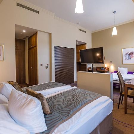Merchants Crown Suites And Spa Прага Экстерьер фото Suite