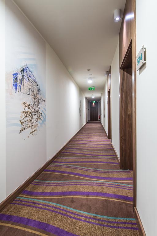 Merchants Crown Suites And Spa Прага Экстерьер фото A typical hotel corridor