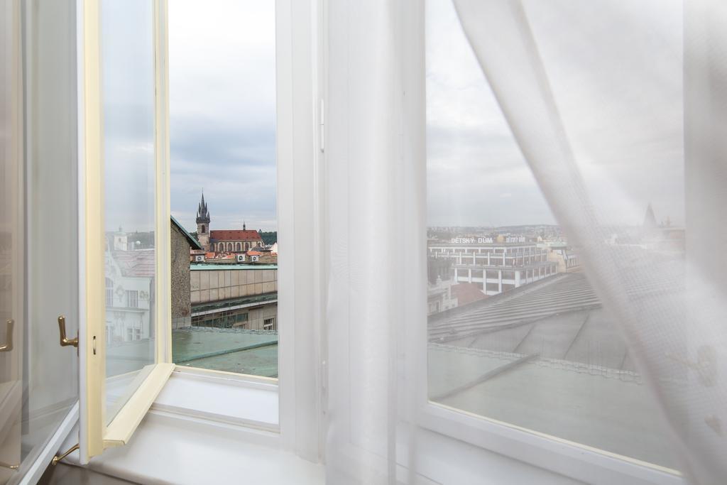 Merchants Crown Suites And Spa Прага Экстерьер фото Curtains