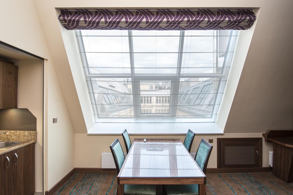 Merchants Crown Suites And Spa Прага Экстерьер фото Roman shade