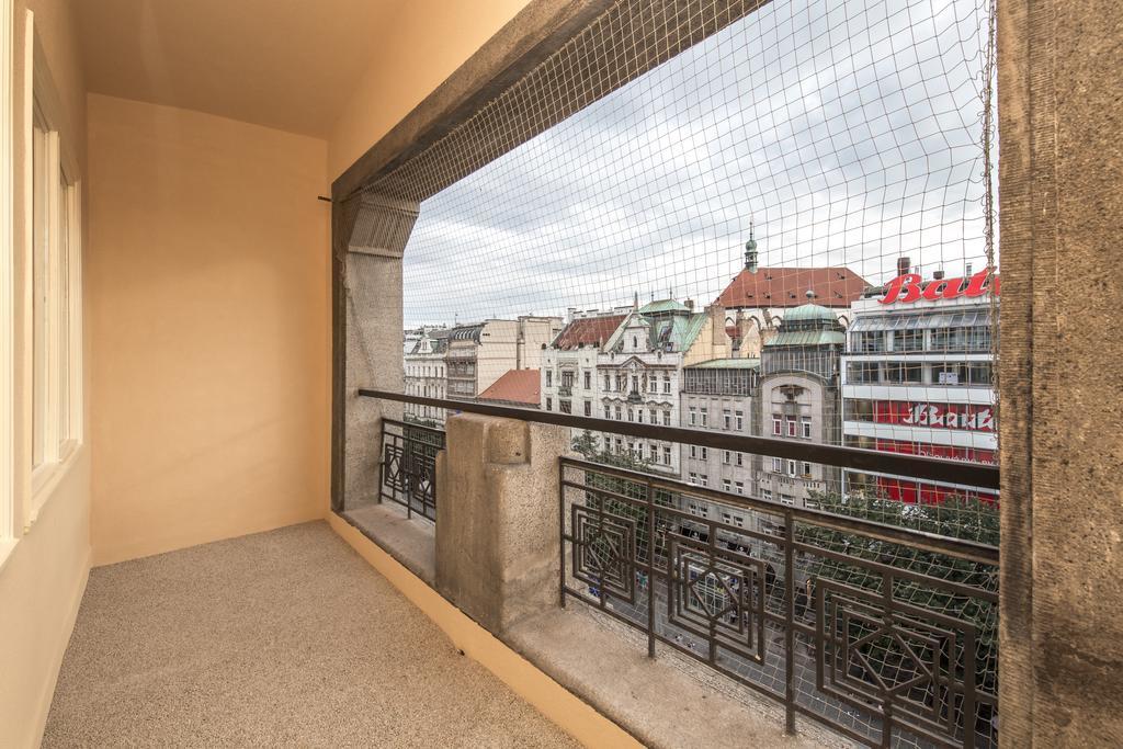 Merchants Crown Suites And Spa Прага Экстерьер фото A balcony in Vienna