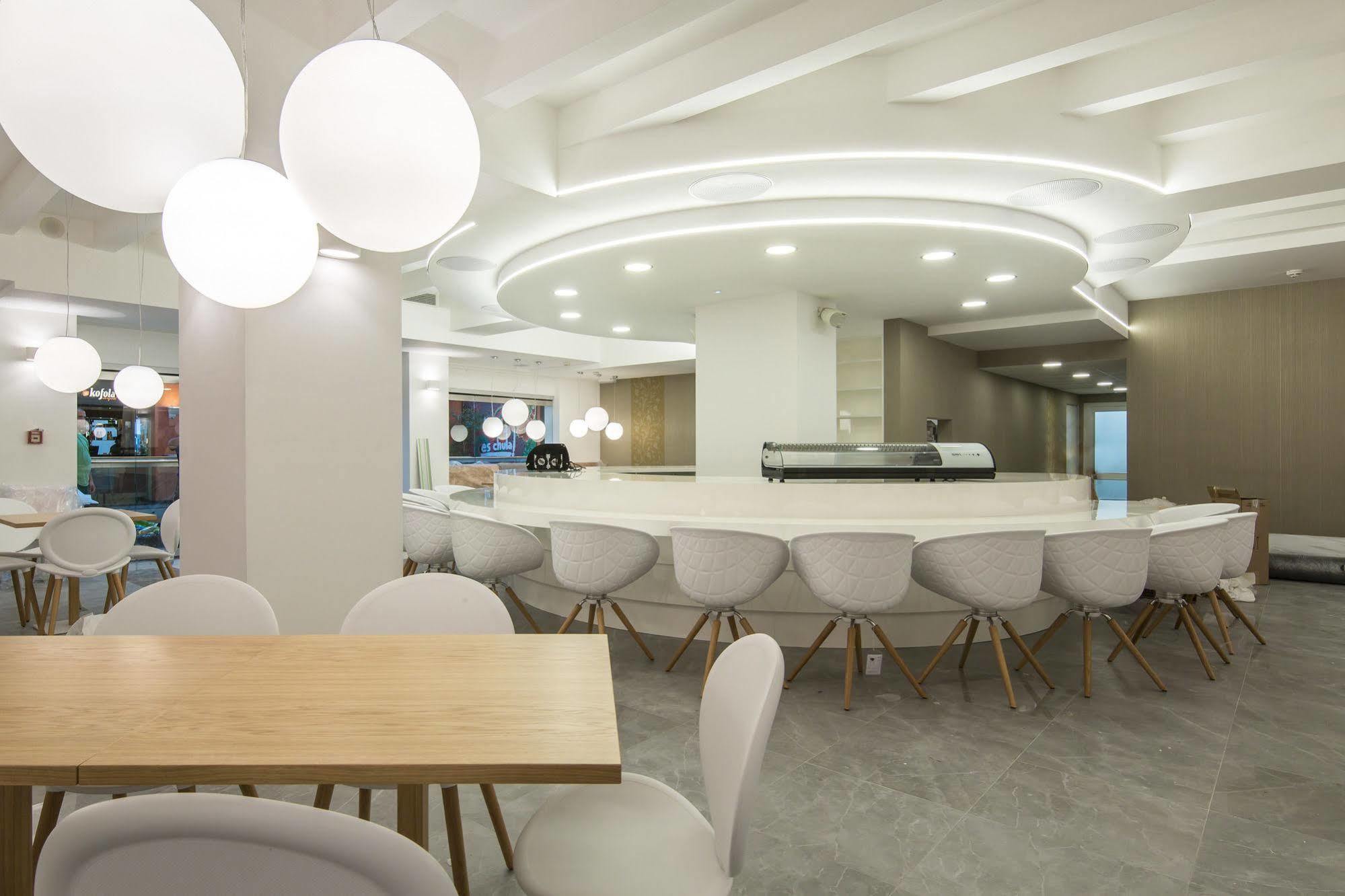 Merchants Crown Suites And Spa Прага Экстерьер фото The restaurant
