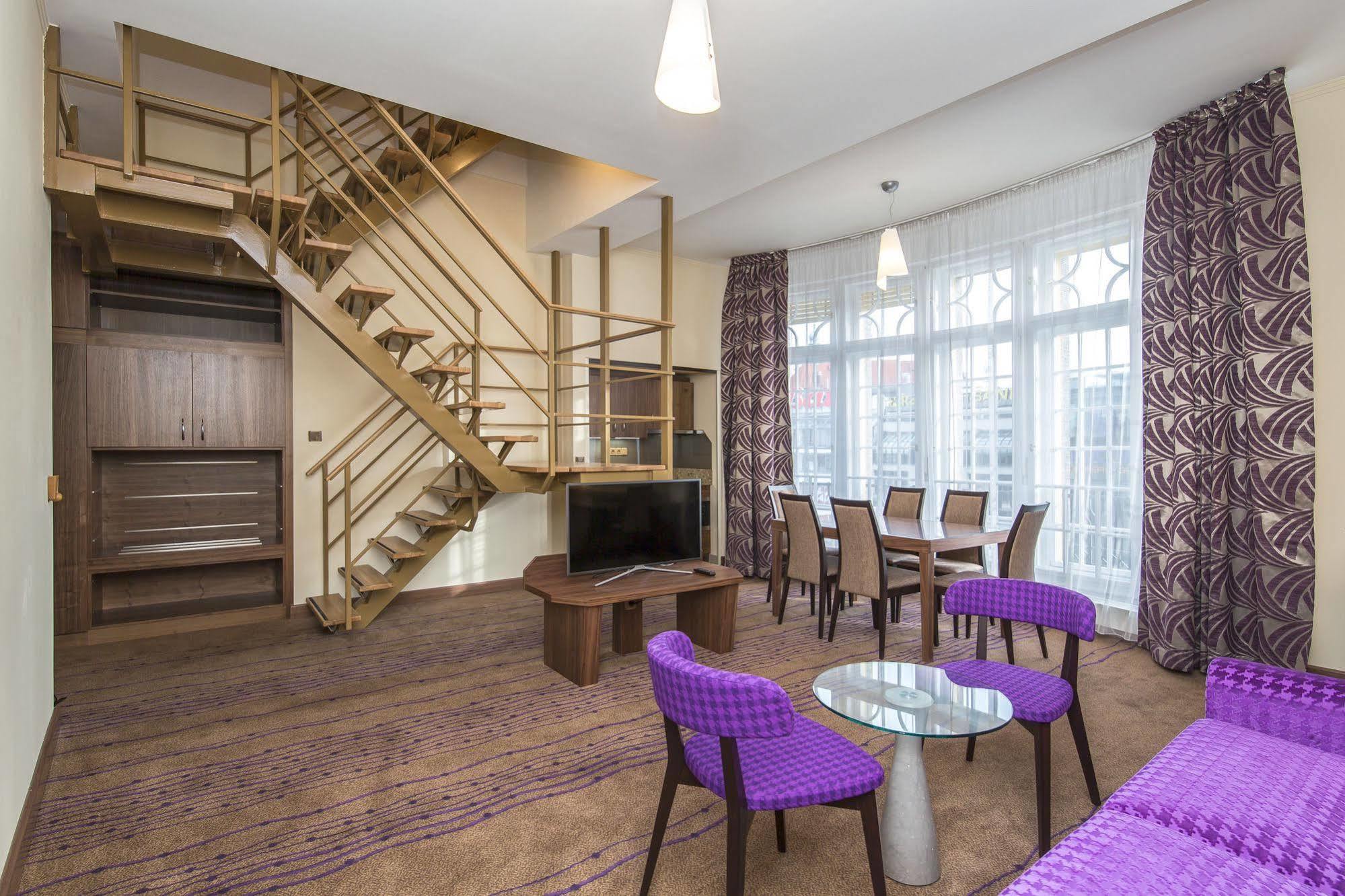 Merchants Crown Suites And Spa Прага Экстерьер фото A suite at the Radisson Blu Hotel, Prague